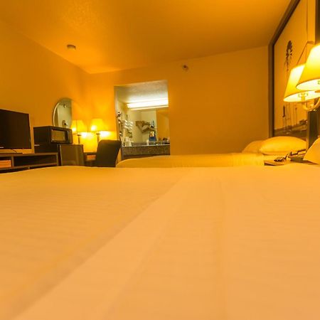 Super 8 By Wyndham Oklahoma Airport Fairgrounds West Motel Стая снимка
