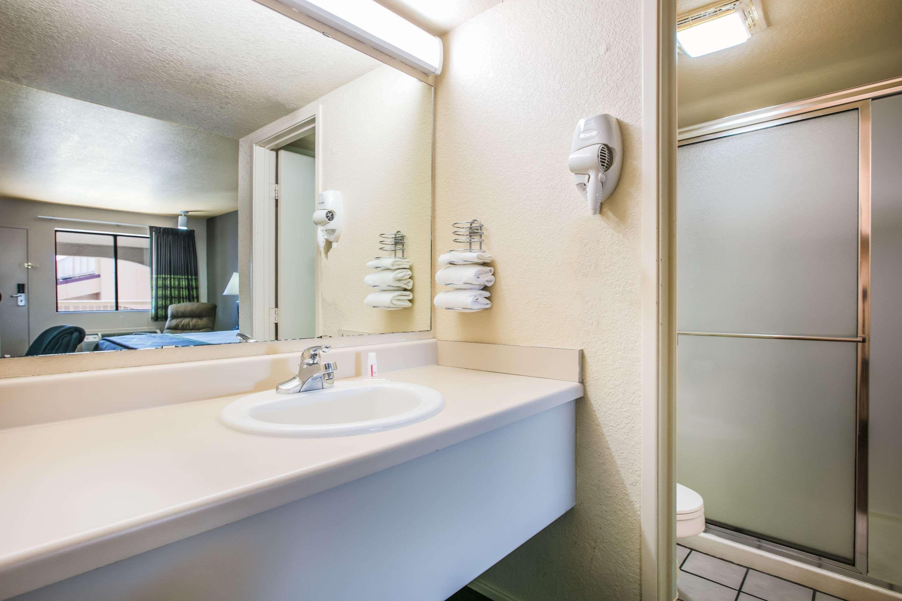 Super 8 By Wyndham Oklahoma Airport Fairgrounds West Motel Екстериор снимка