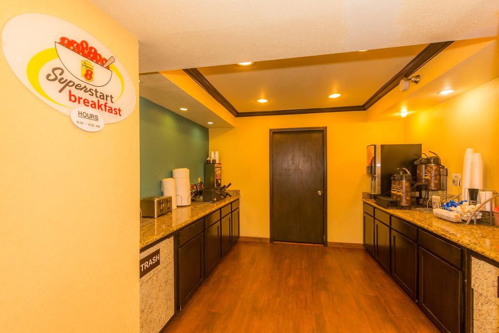 Super 8 By Wyndham Oklahoma Airport Fairgrounds West Motel Екстериор снимка