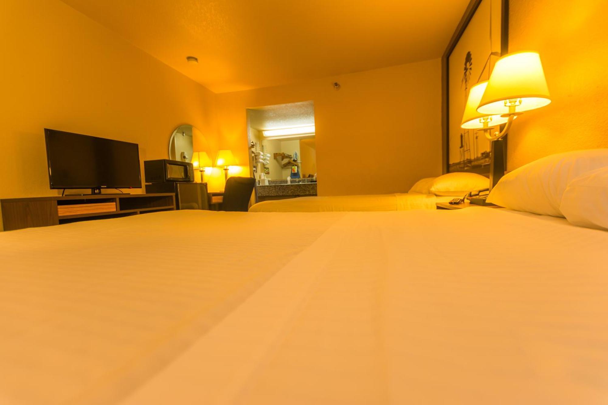 Super 8 By Wyndham Oklahoma Airport Fairgrounds West Motel Стая снимка