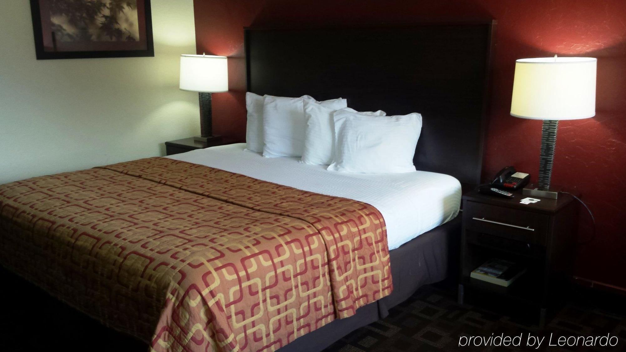 Super 8 By Wyndham Oklahoma Airport Fairgrounds West Motel Екстериор снимка